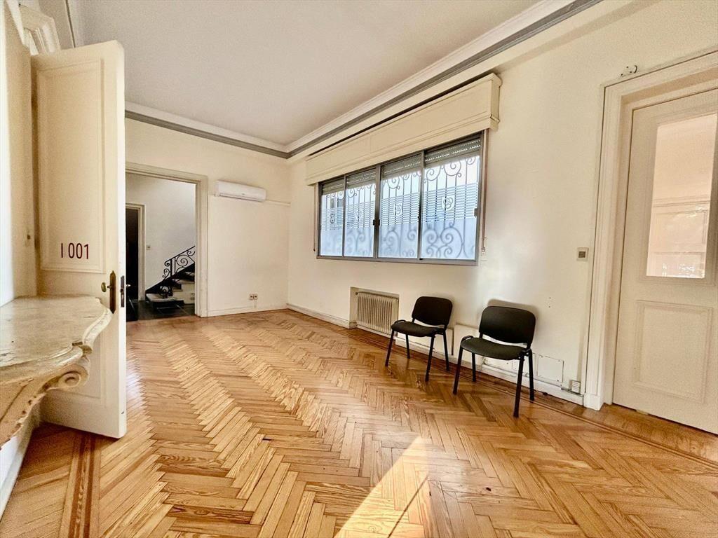 Venta de Gran Casona en Parque Batlle ideal empresa o embaja