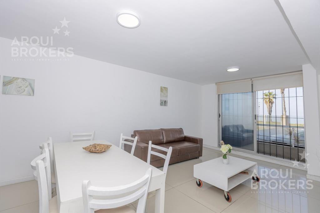 Apartamento de 3 dormitorios en venta en Rambla de Malvín c