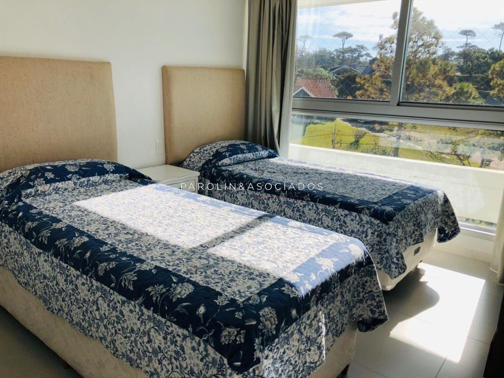 Apartamento en venta en primera línea, edificio