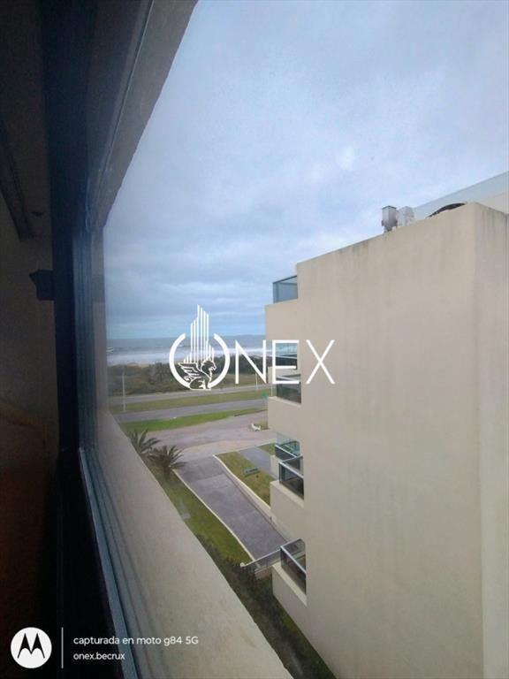 Oportunidad venta de apartamento sobre Rambla 13
