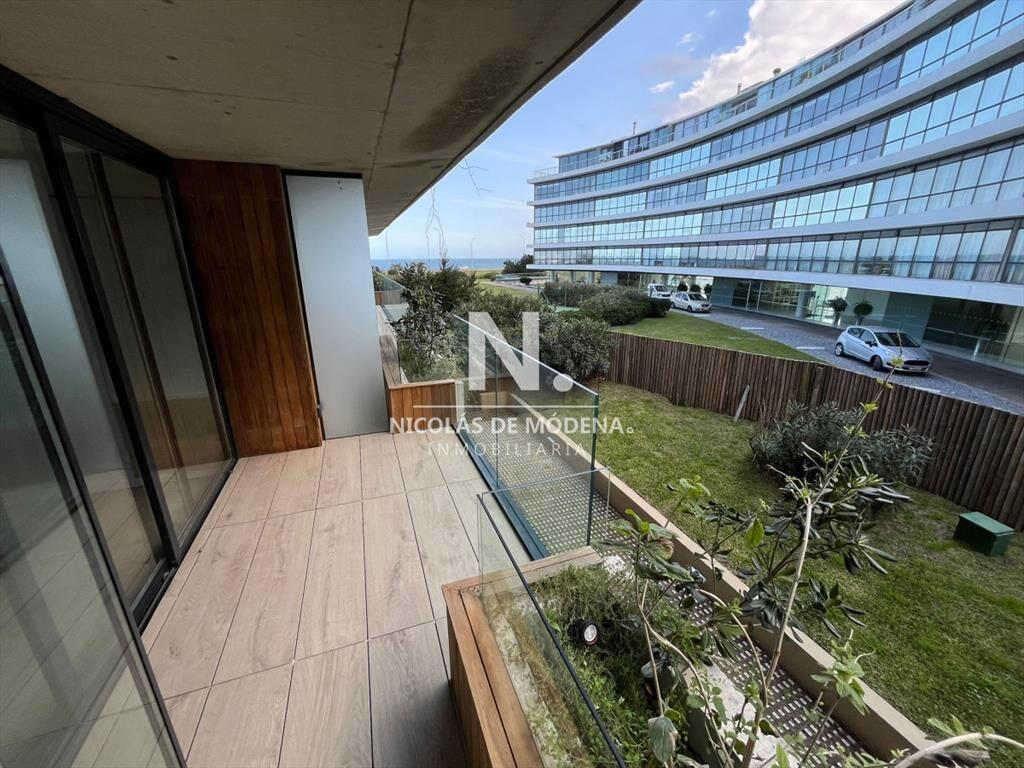 Edificio moderno en Pinares frente al mar, de 1