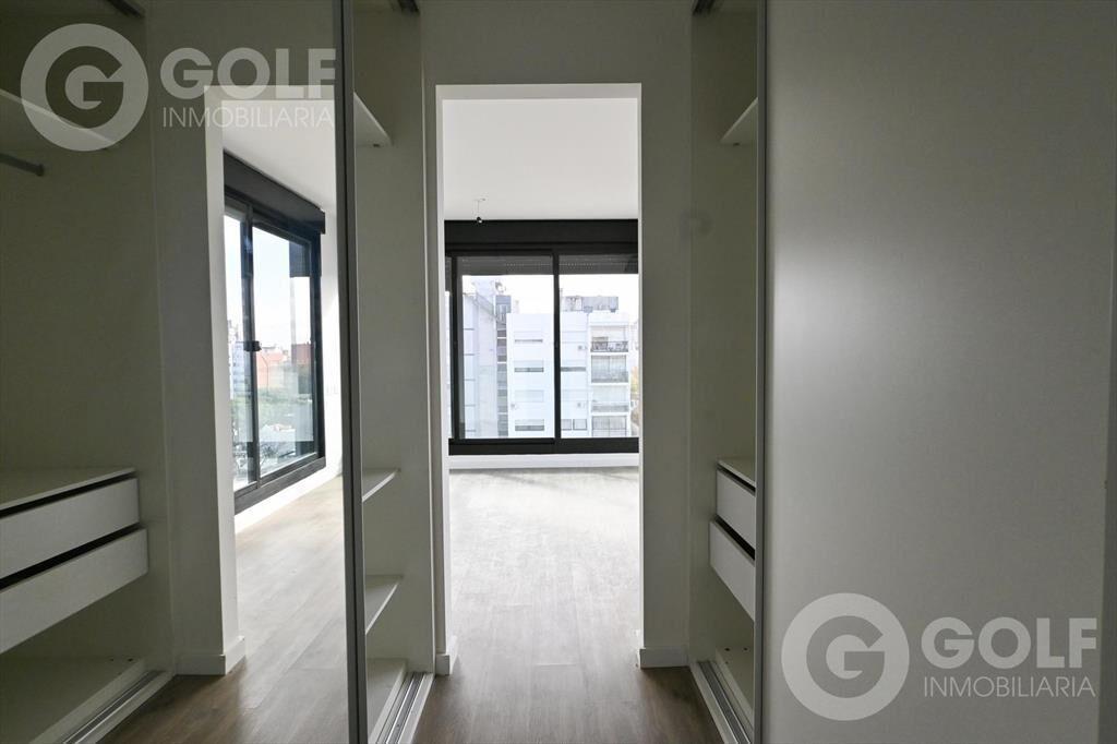 Venta de Penthouse de 3 dormitorios y terraza en Punta Carr