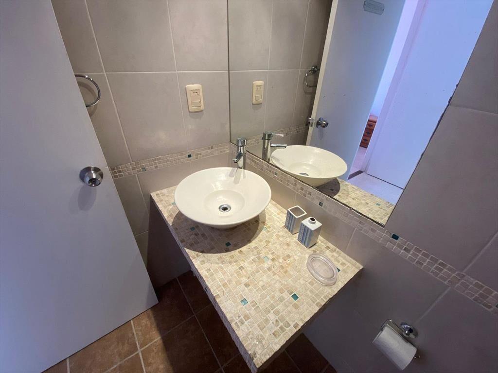 Playa Brava sobre Rambla a metros del mar. Apartamento 1 do