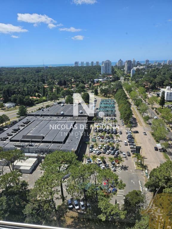 Vende departamento Penthouse de 4 dormitorios en