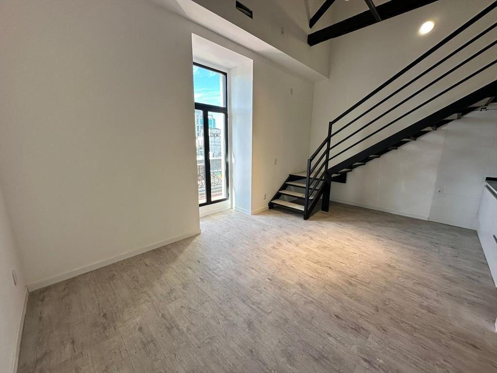 Loft al frente sobre Juan C Gómez, 35,9 M2 entrepiso, súp
