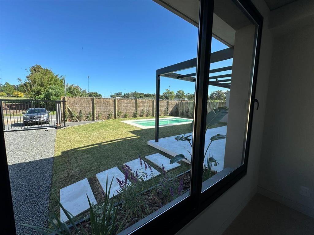 Venta de casa con tres dormitorios y escritorio en Barrio Pa