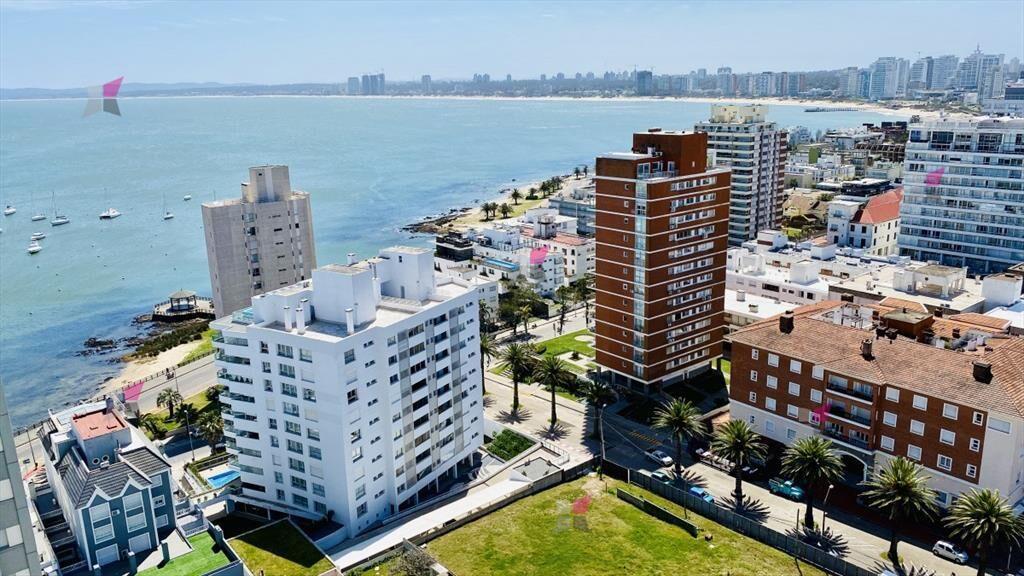 VENTA DE APARTAMENTO DE 3 DORMITORIOS EN PENINSULA PUNTA DE