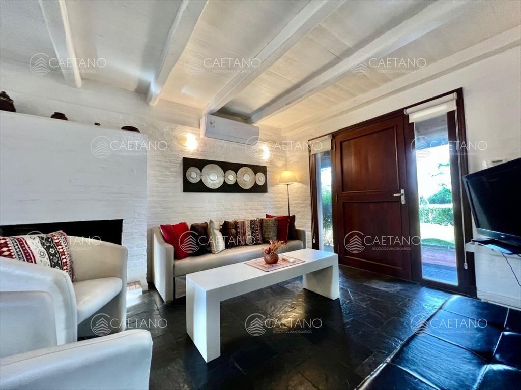 CASA EN VENTA 2 DORMITORIOS BARRIO PRIVADO PARQUE