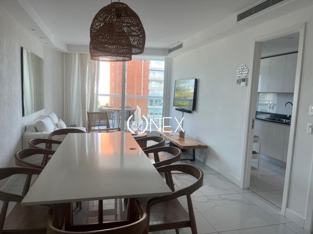 Venta apartamento de 2 dormitorios y 2 baños con