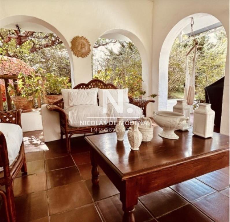 Vende casa en playa brava, Punta del Este de 5