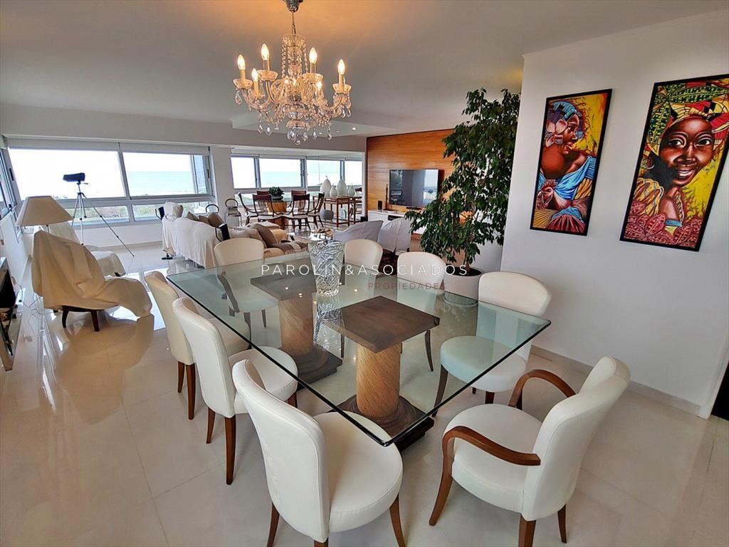 Apartamento en venta en primera fila en Le Sablón, Punta d