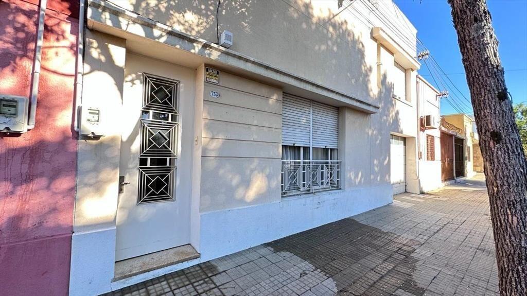 VENTA CASA CENTRICA CON GARAGE