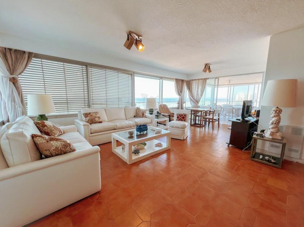 Apartamento en la Brava con vista frente al mar