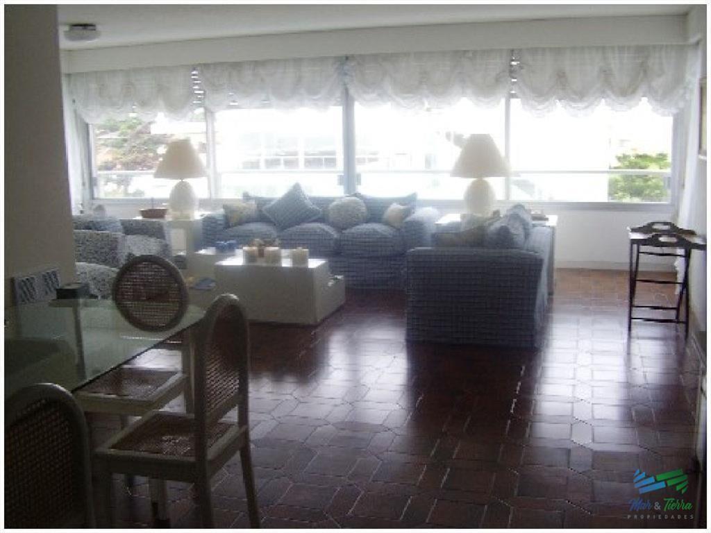 Apartamento en Brava, 3 dormitorios *
