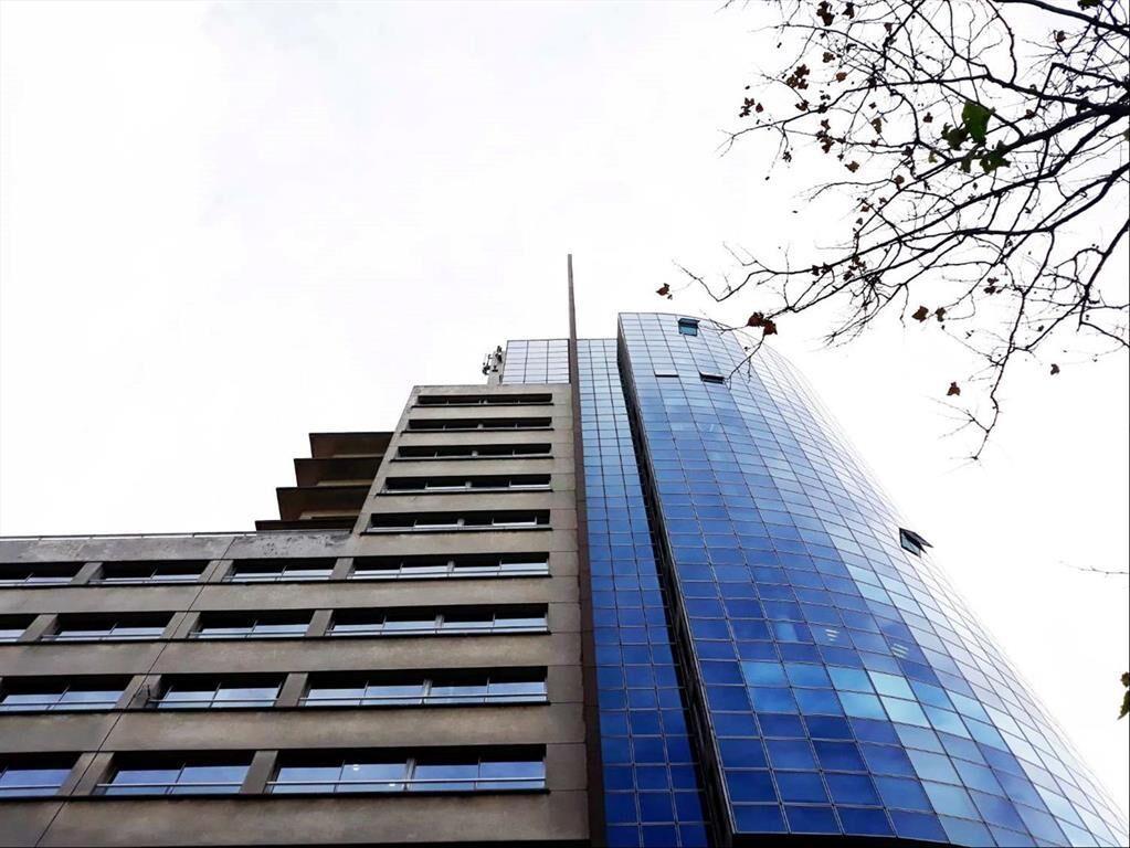 Oficina en el Centro - Alquiler - EDIFICIO DE CATEGORIA - T
