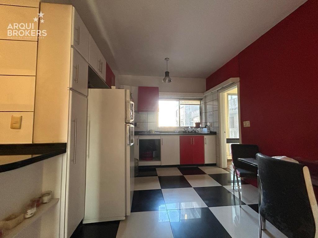 Apartamento de cuatro dormitorios en venta en Centro