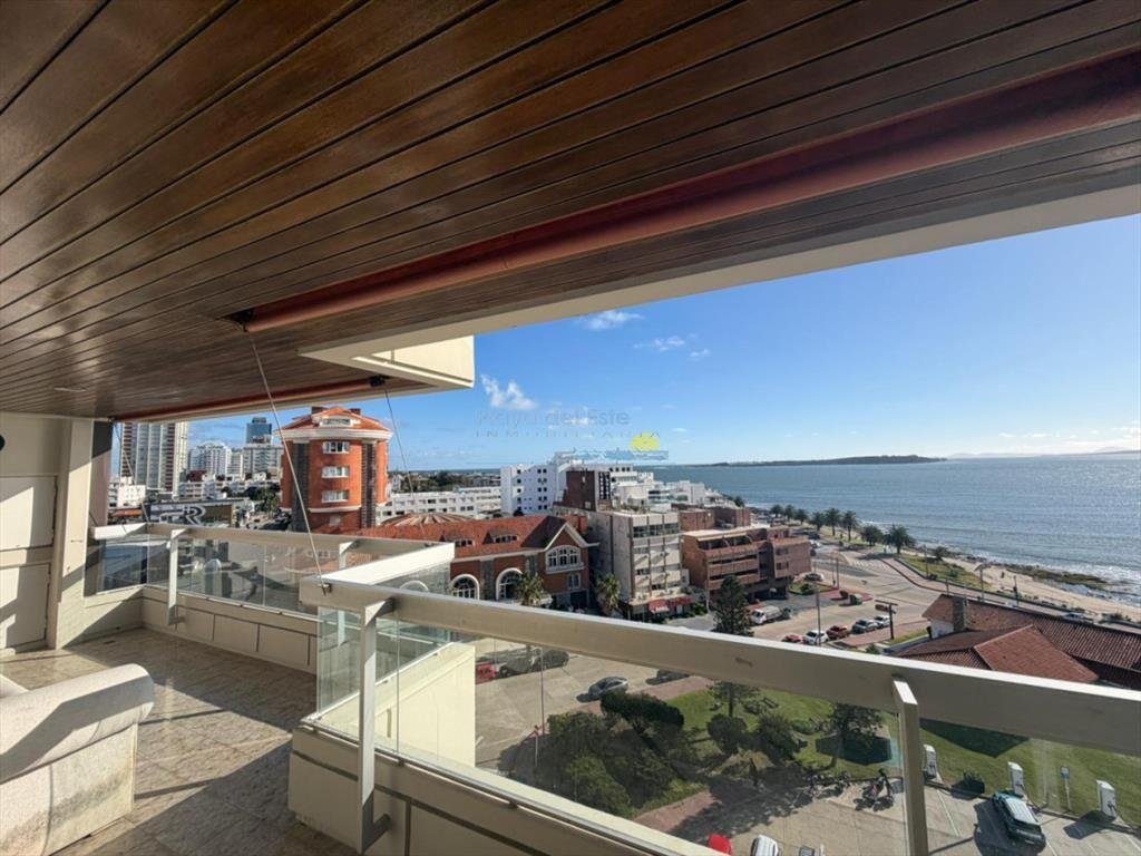 Apartamento de 3 dormitorios en alquiler anual e