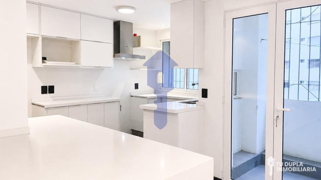 Venta apartamento 3 dormitorios 2 baños y box en tres cruc