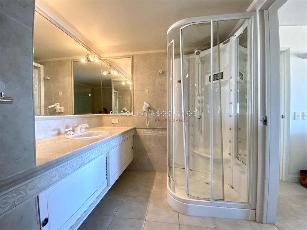 Apartamento en venta de 3 dormitorios en edificio