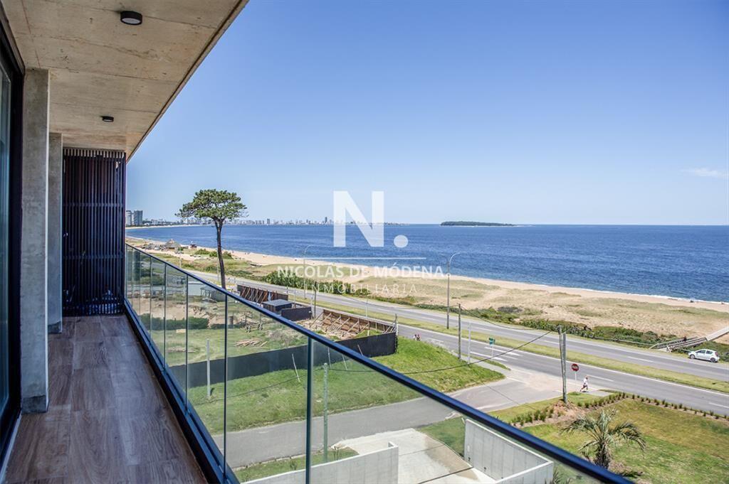 Primera Línea en Pinares: Exclusivo Apartamento de 2 Dormi