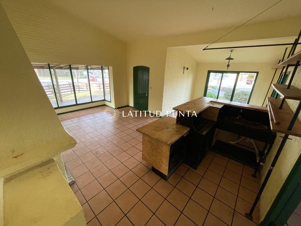 Casa en venta en excelente zona, ideal para local