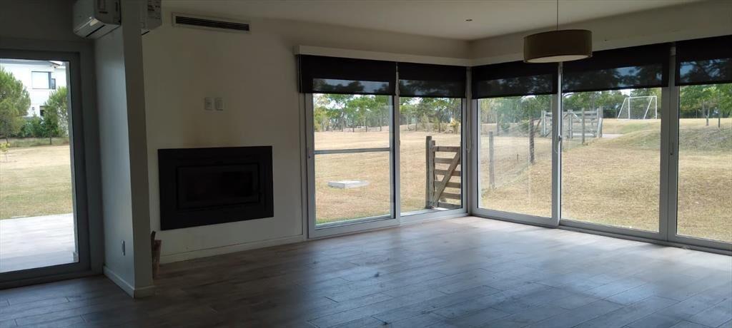Hermosa Casa Con Gran Terreno En Barrio Privado Carmel