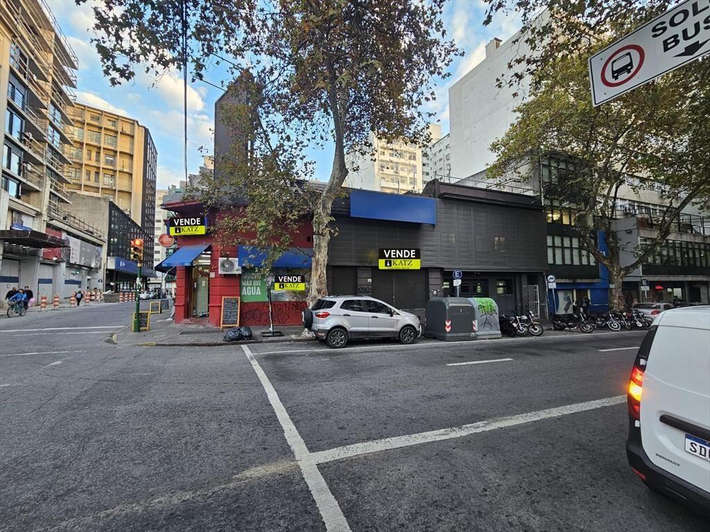 Colonia esquina Barrios Amorin, 320 m2 , gran esquina!!