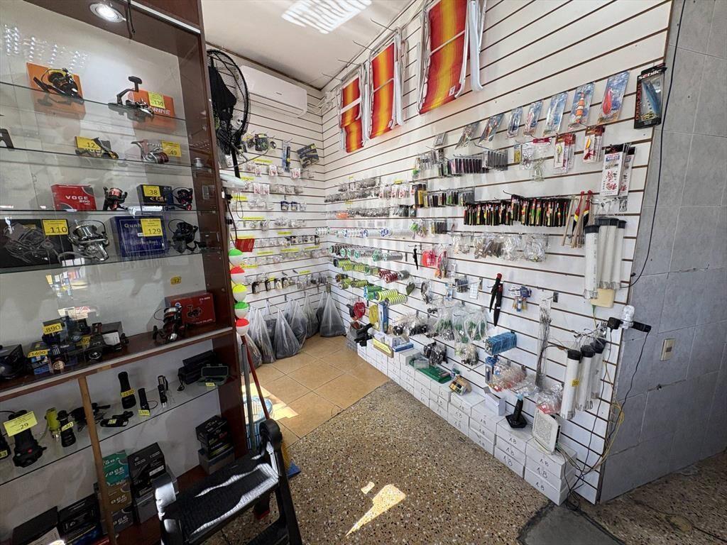 Venta de padron unico con tres locales comerciales CON RENTA