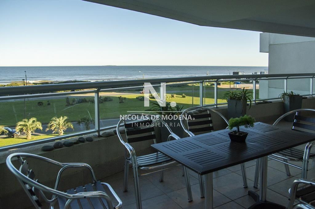 Departamento en venta frente al mar. Torre Lobos,
