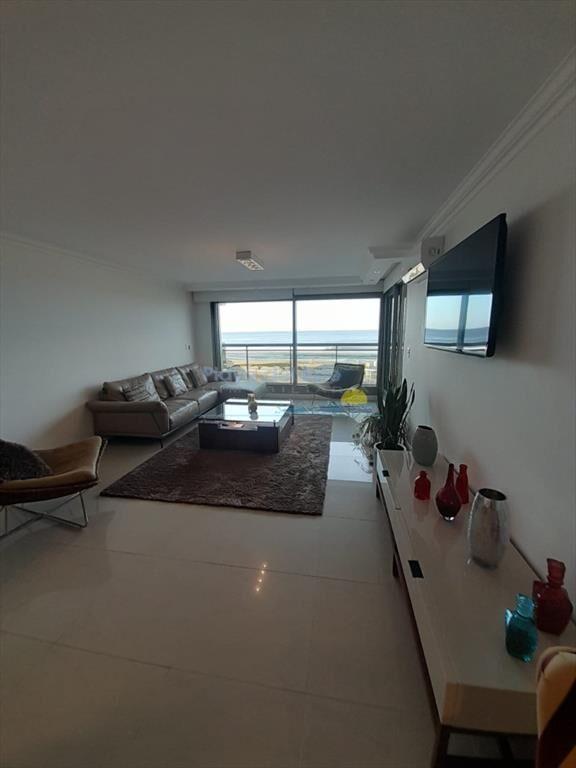 Apartamento en venta de 3 dormitorios en Punta ,
