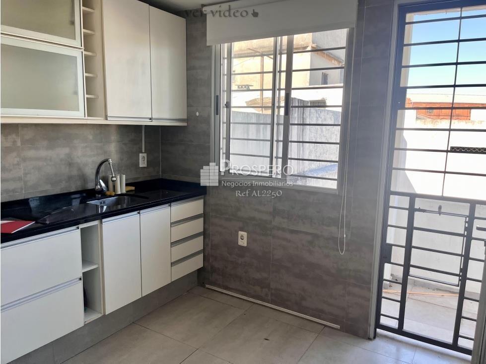 AL2250 venta casa 4 dorm Bella Vista/Parrillero