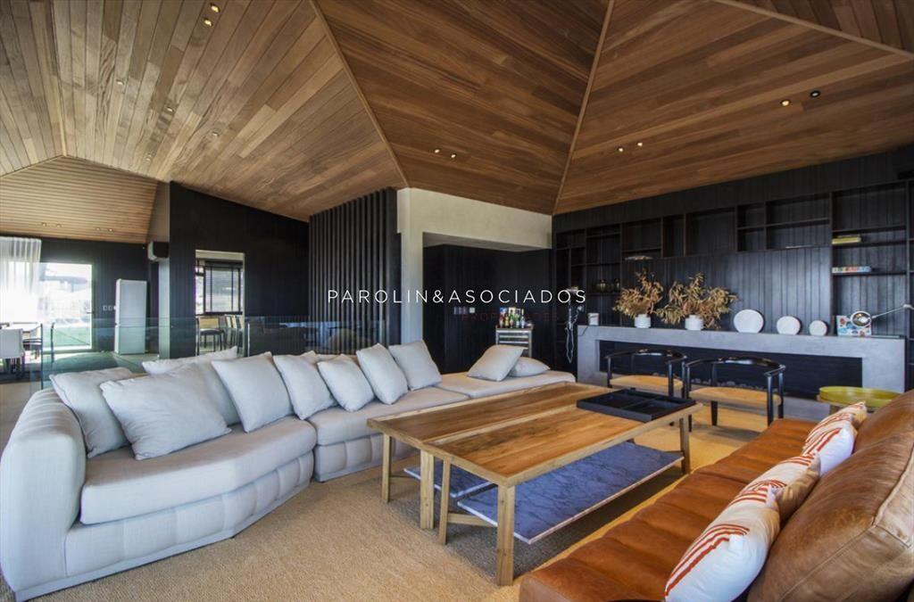 Casa de 4 Dormitorios + Dependencia en Venta en Pinar del F