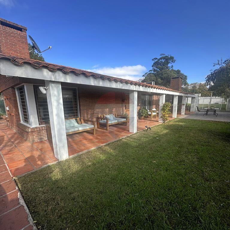 VENTA CASA 3 DORMITORIOS, 1562m2, EN COLON