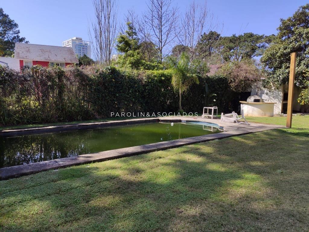 Hermosa y amplia casa en venta en Mansa, Punta del Este.