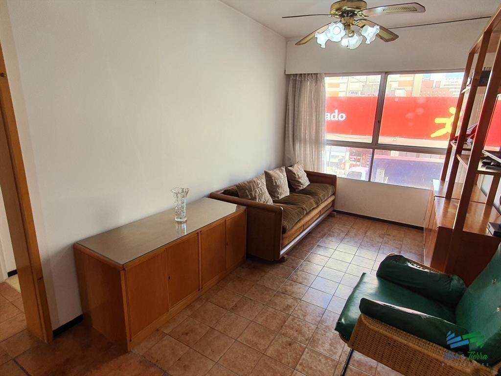Venta de apartamento de 2 dormitorios en la de