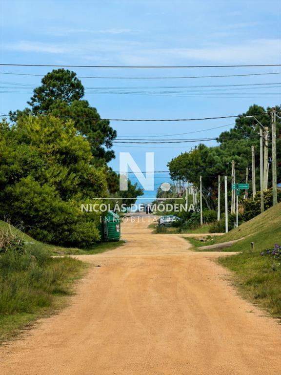 En venta terreno de 400m2 en Manantiales,