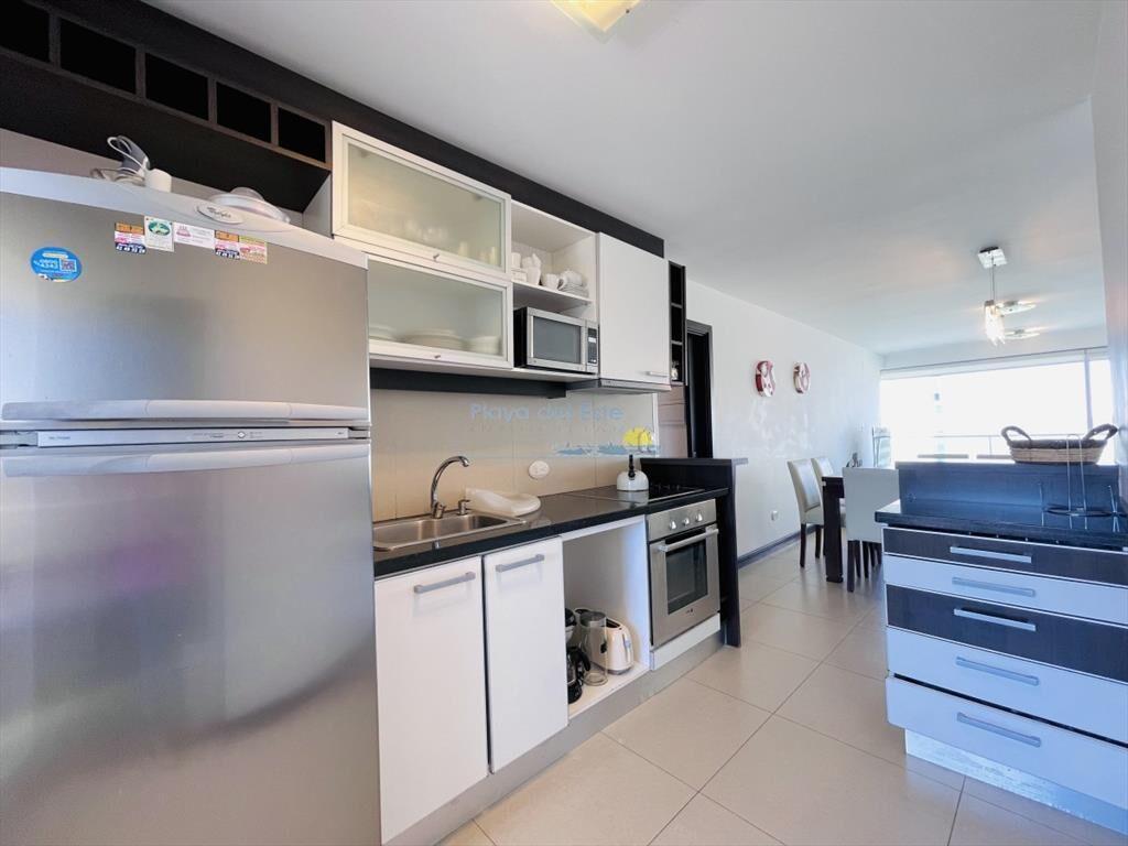 Apartamento de 2 Dormitorios, Vista al Mar y Parrillero en