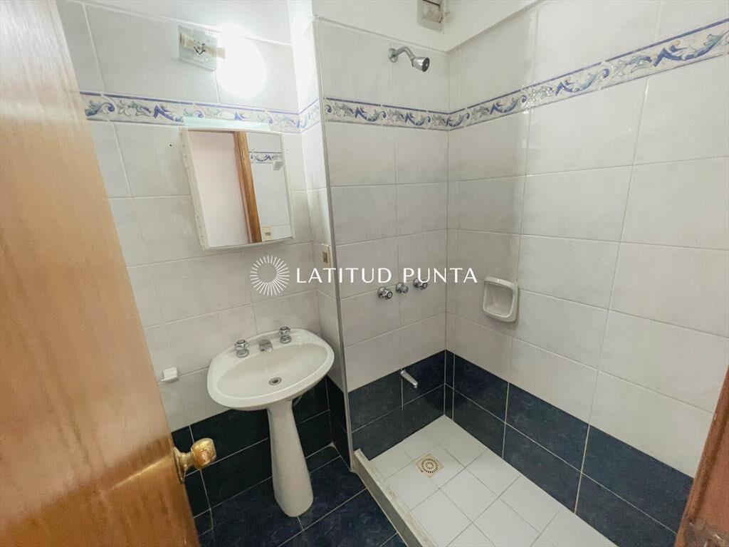 Apartamento con quincho frente al mar.