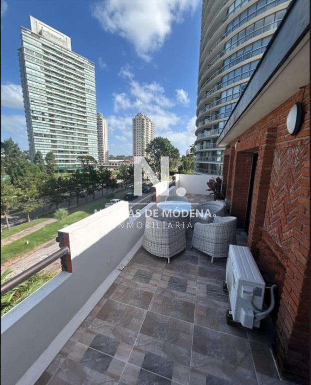 Vende apartamento de 3 dormitorios en Roosevelt,