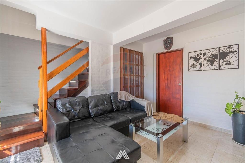 Venta casa dos dormitorios y cochera Nuevo París