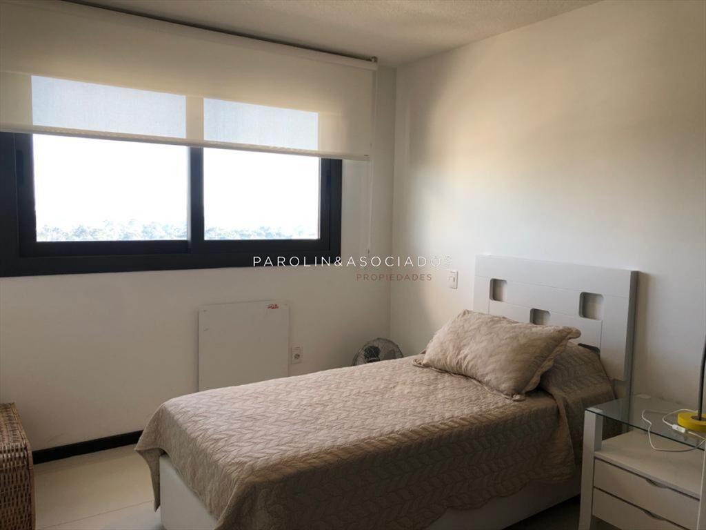 Apartamento en venta de 3 dormitorios en edificio Stradivar