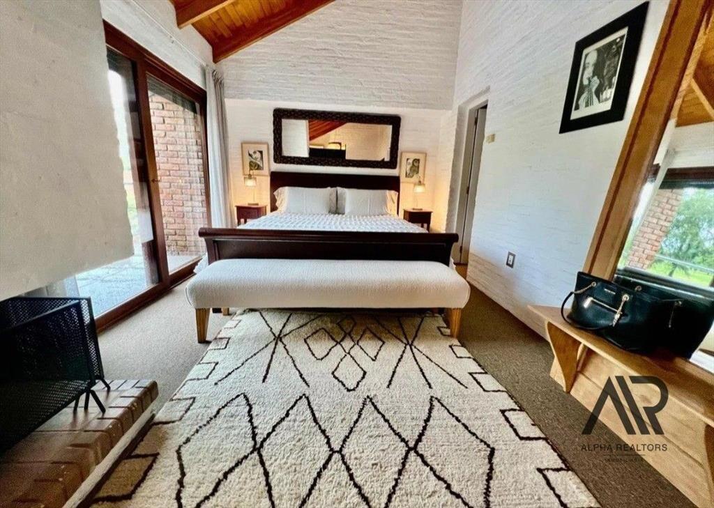 Casa en venta de 4 dormitorios c/ cochera en La Tahona