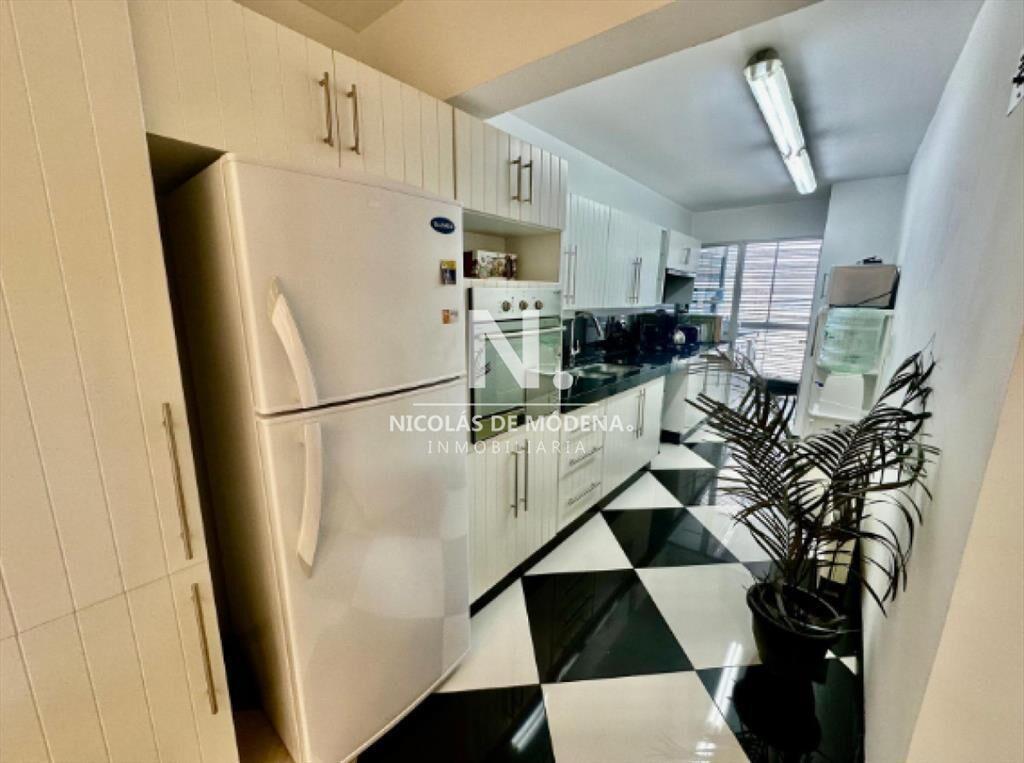 Vende apartamento de 3 dormitorios, con vista al