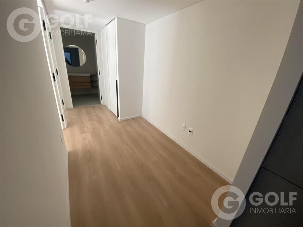 Venta de apartamento de 2 dormitorios con patio y renta