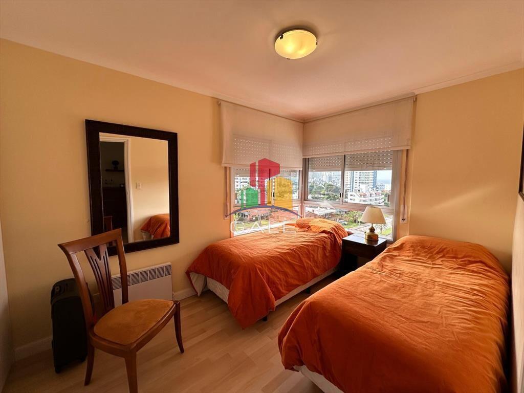 Apartamento de 2 dormitorios y medio en Playa ,