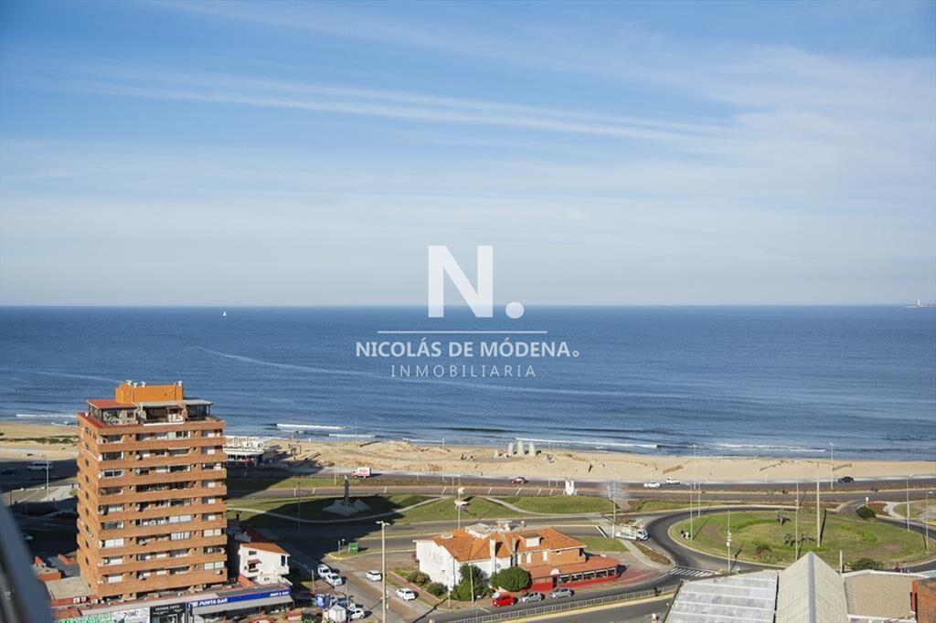 Departamento de 4 dormitorios en venta frente al