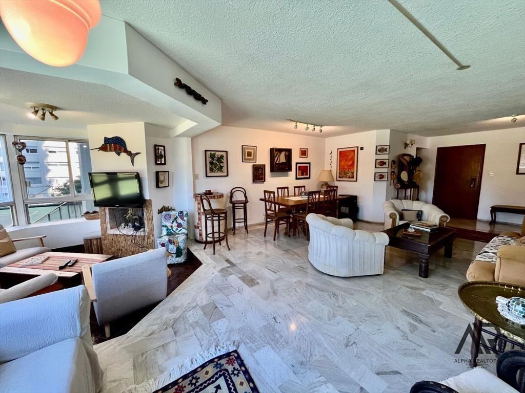 Apartamento en venta c/ cochera en Cantegril