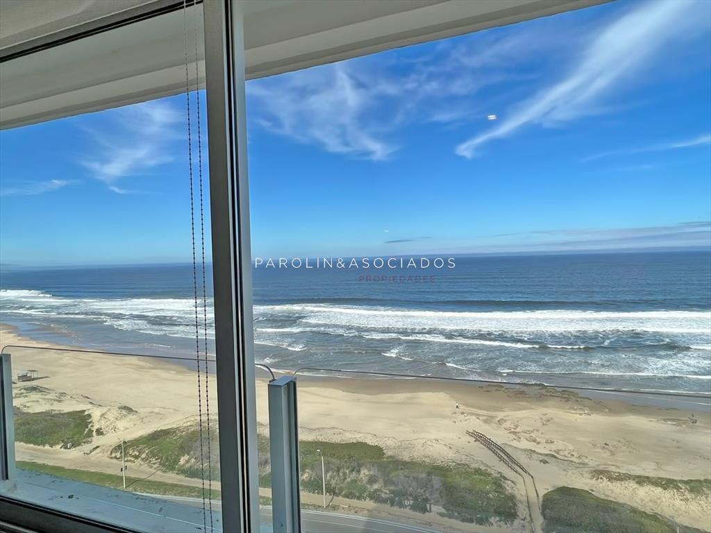 Semi piso totalmente reciclado con vista al mar,