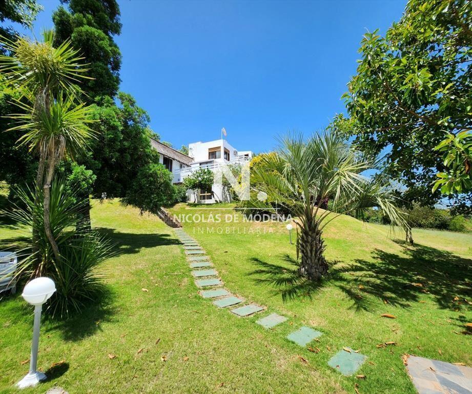Venta casa tipo posada de 9 apartamentos. Punta