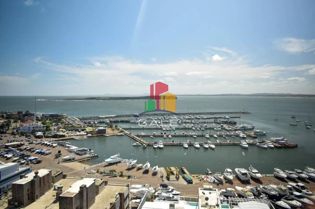 Departamento de 3 dormitorios + dep. en venta en